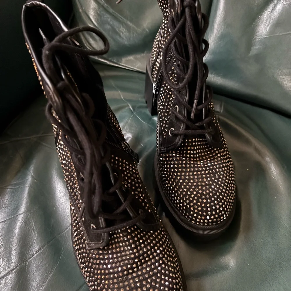 NEW! Sz 9 Madden Girl Black Studded Lace Up look - easy on ZIP ON side Boots - Picture 3 of 12